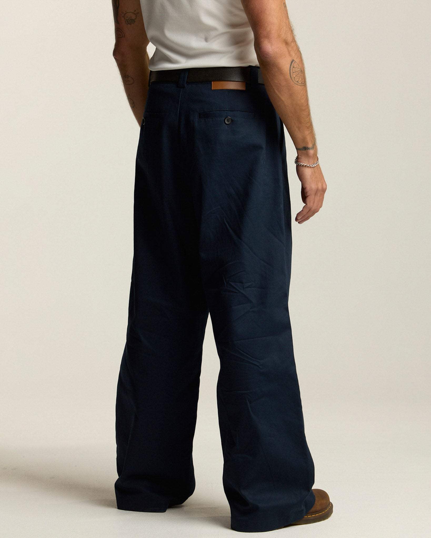 Personal Growth Pleated Trousers - Navy
