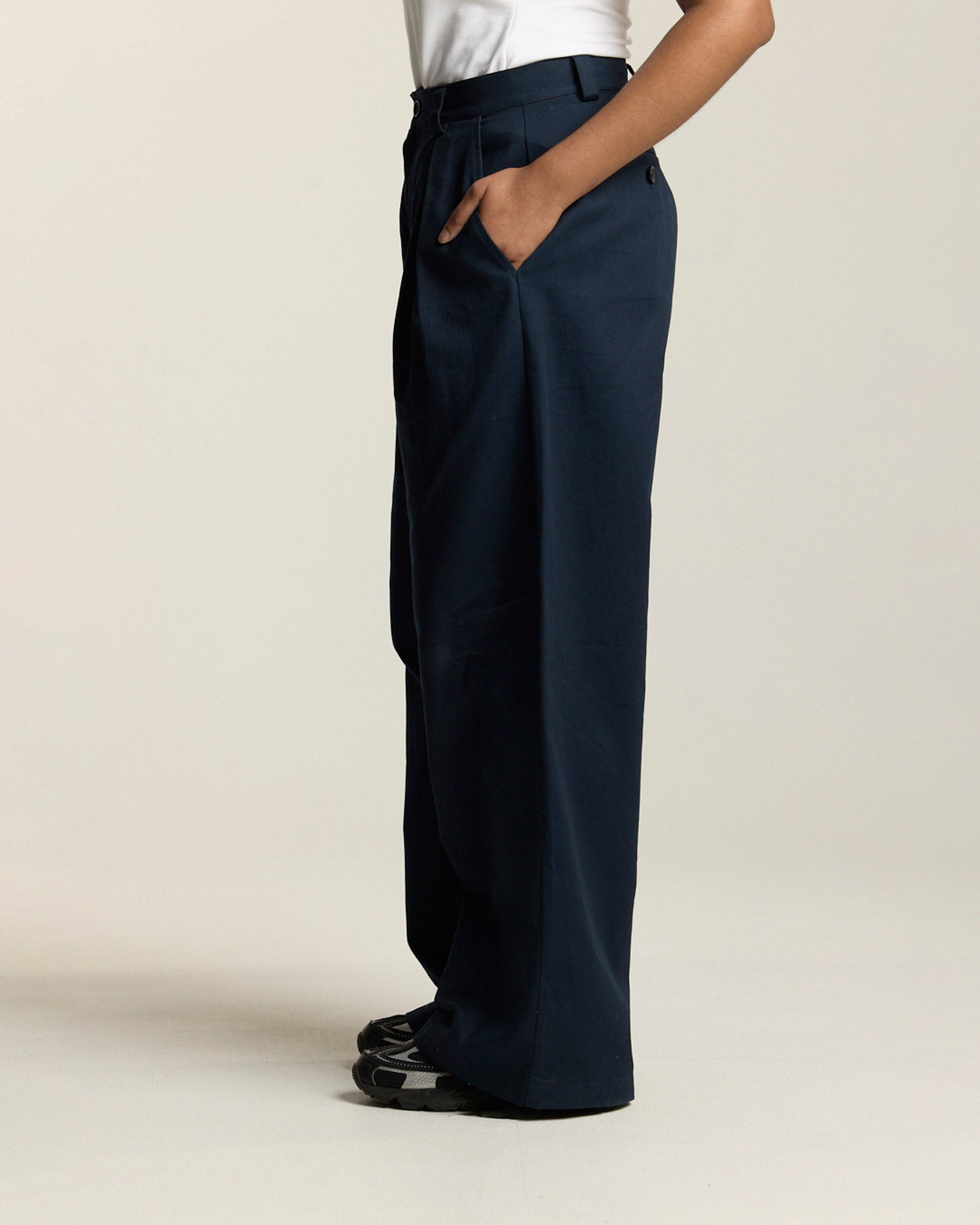 Personal Growth Pleated Trousers - Navy